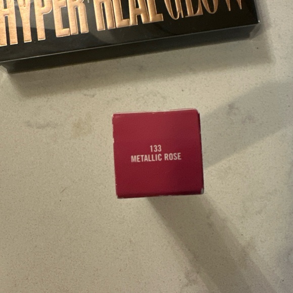 MAC Retro Matte Liquid Lip Metallic Rose&hyper real glow flash+Awe  Highlighter - Picture 2 of 11